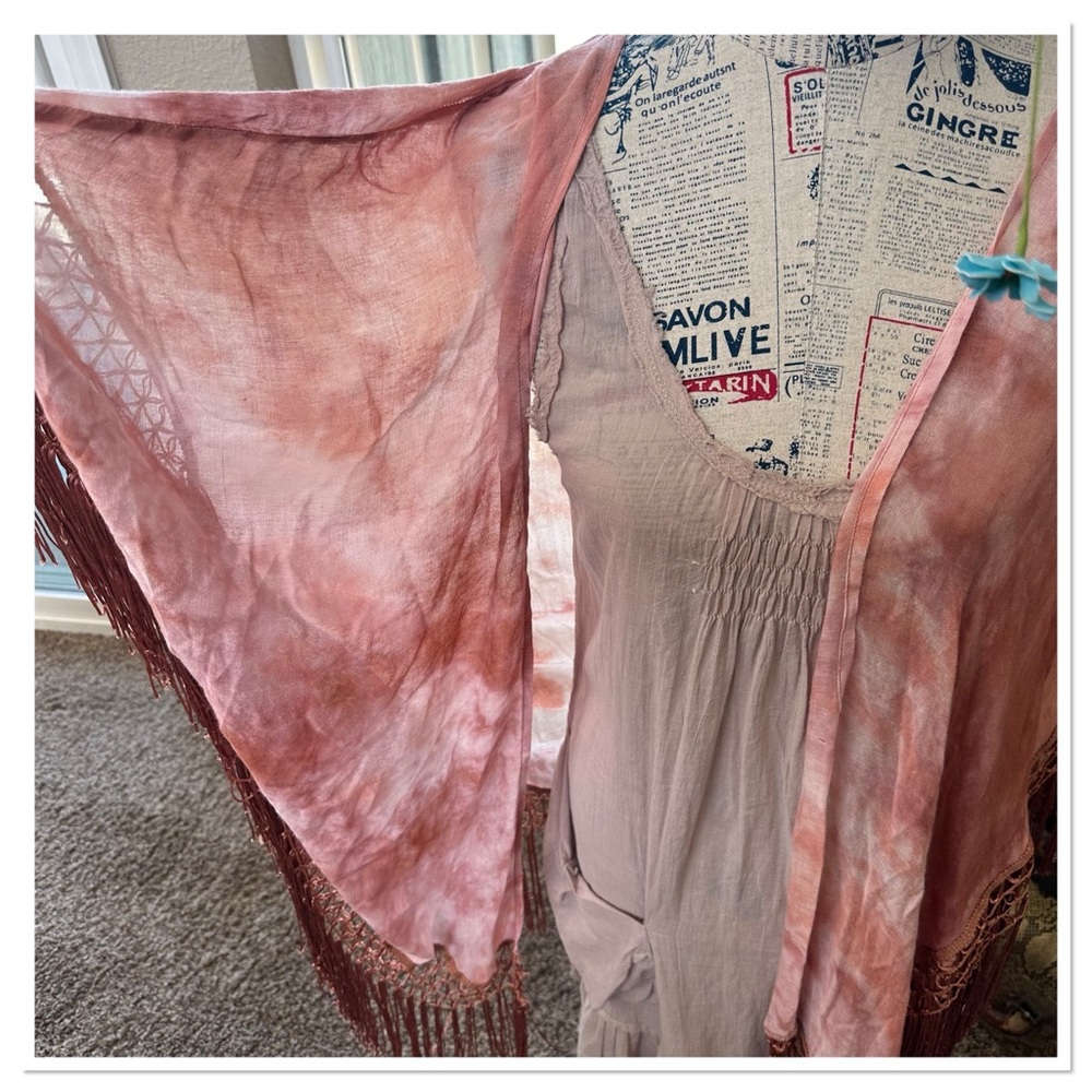 Gorgeous Kimono w/ Fringe. Light & Flouncy. Vintage Feeling